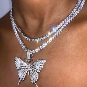 collier pendentif papillon