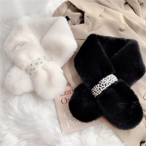 écharpe fourrure blanc et noir